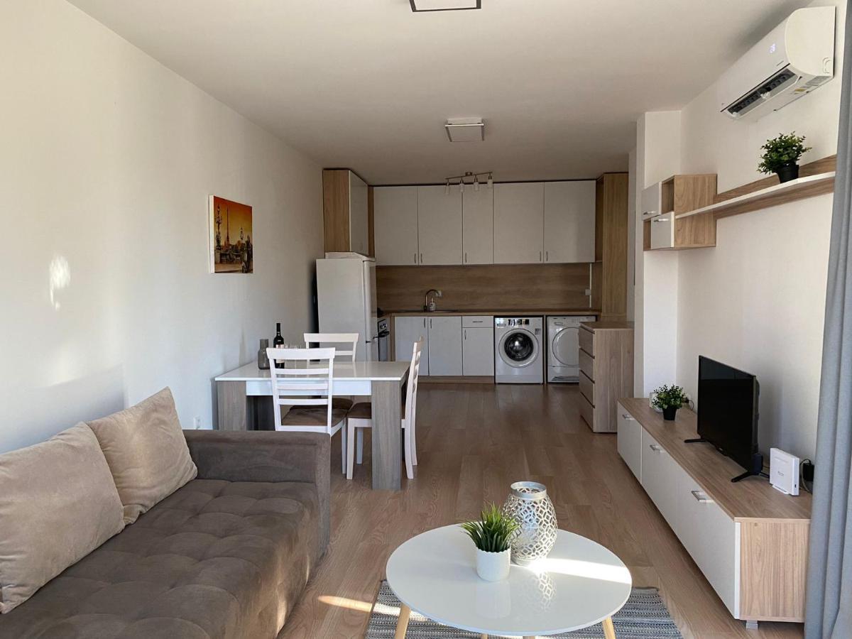 Brand New Apartment With Outdoor Swimming Pool Varna Eksteriør billede