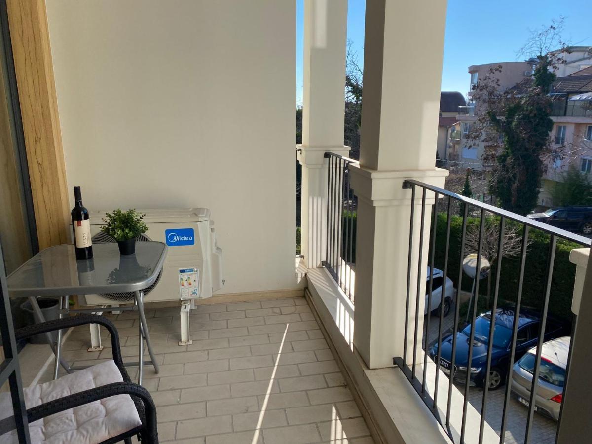 Brand New Apartment With Outdoor Swimming Pool Varna Eksteriør billede